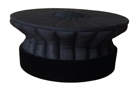 Toque noire sans galon ; toque greffier ; toque commissaire de justice, M2